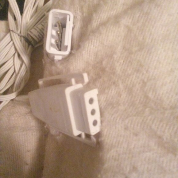 Electric Blanket: Sunbeam. Washable. Good Condition - Picture 7 of 7